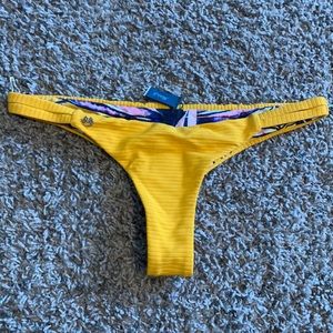 Maaji reversible bottoms. New with tag. Size M